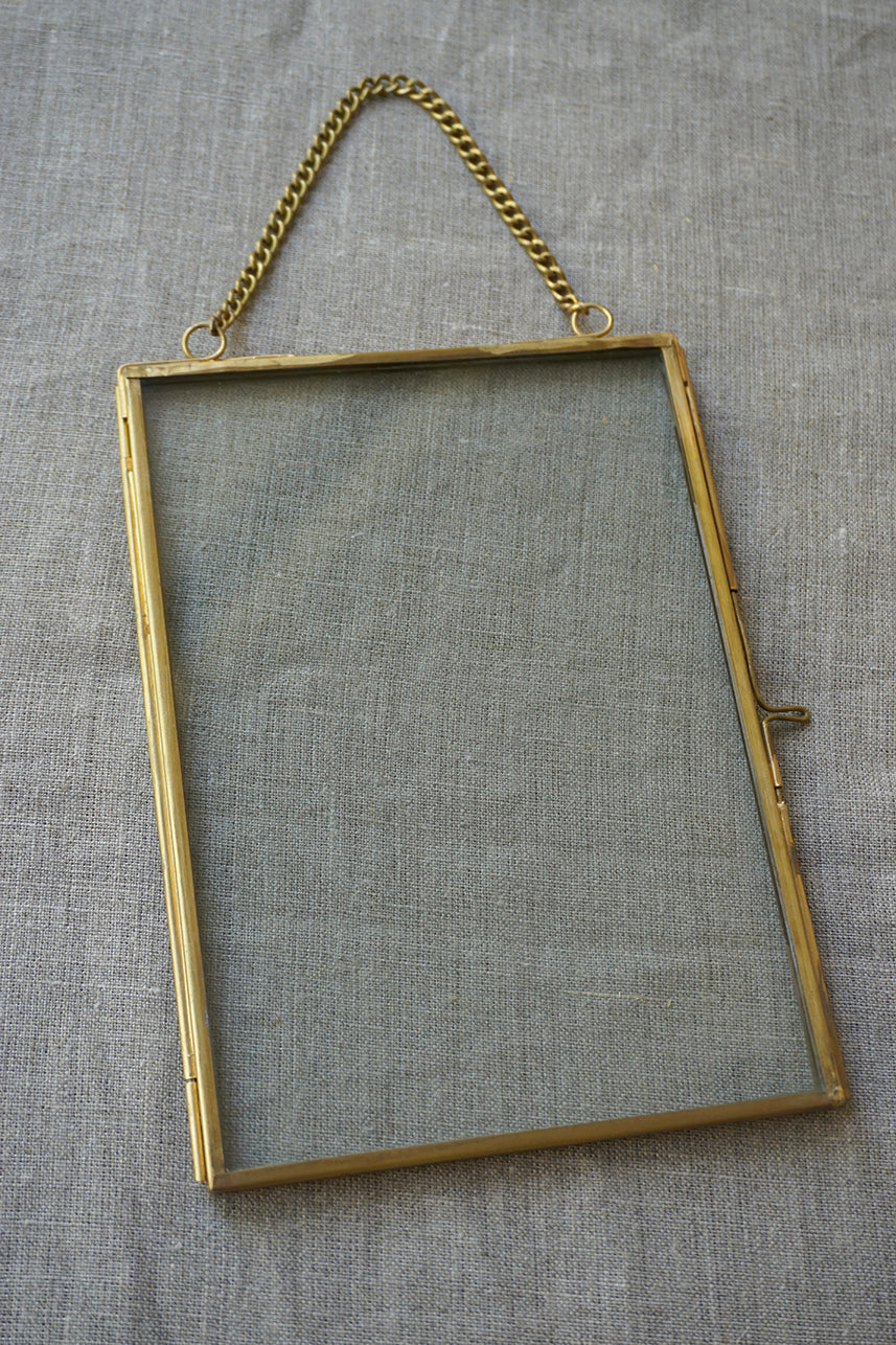 Inicial Bordada Naranja y Marco Vidrio