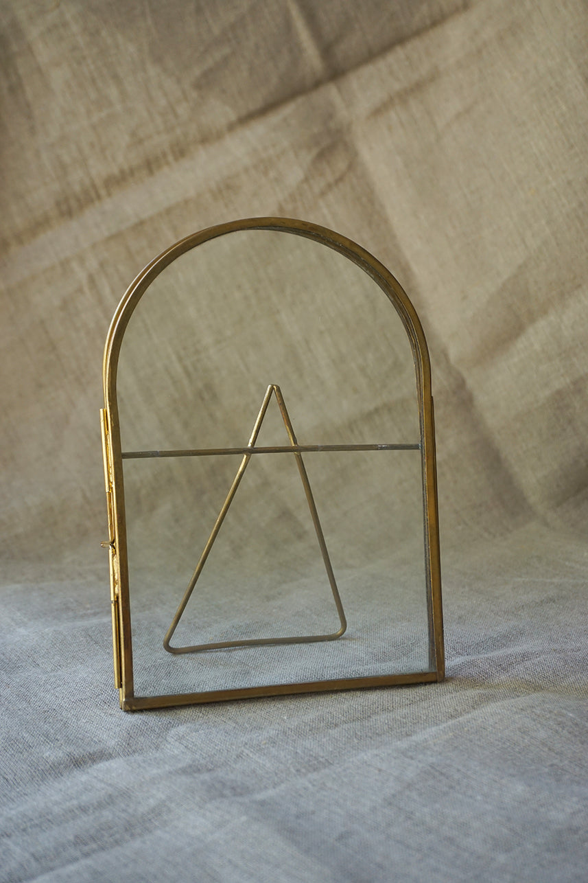 Inicial Bordada Naranja y Marco Vidrio